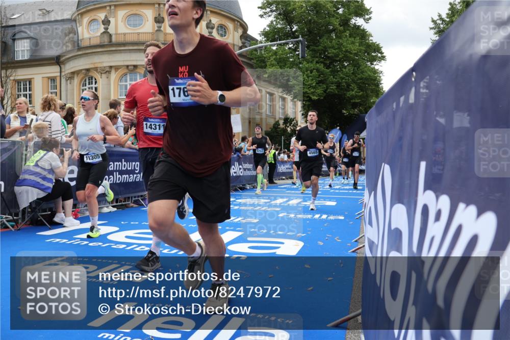 29.06.2025 - hella hamburg halbmarathon Strokosch-Dieckow http://msf.ph/oto/8247972 29.06.2025 10:39:16 Ziel 2044, 3282, 4565, 5752, 6037, 8319, 8925, 11305, 12046, 13479, 13729, 14311, 14359, 15013, 15866, 17646, 17668, 18149, 18547 meine-sportfotos.de
