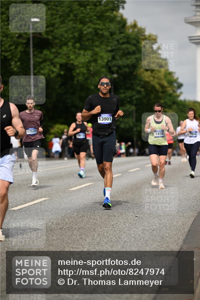 29.06.2025 - hella hamburg halbmarathon Dr. Thomas Lammeyer http://msf.ph/oto/8247974 29.06.2025 10:14:17 Kennedybrücke 1052, 1186, 1456, 1483, 1513, 4389, 7058, 7250, 7685, 8090, 8685, 8890, 9681, 9816, 9988, 11027, 11180 meine-sportfotos.de