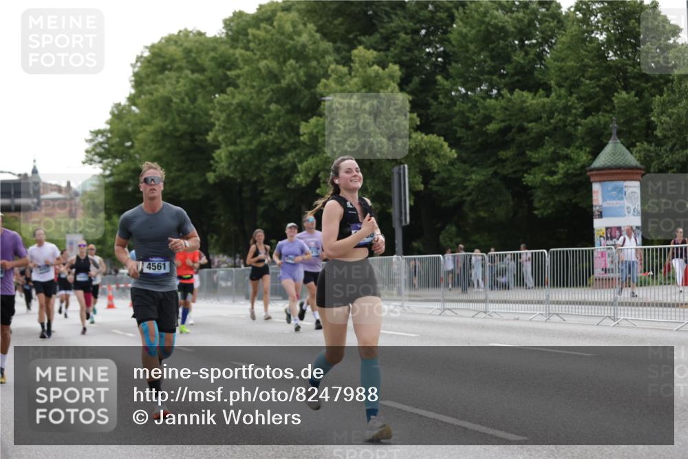 29.06.2025 - hella hamburg halbmarathon Jannik Wohlers http://msf.ph/oto/8247988 29.06.2025 10:30:44 Lombardsbrücke 1292, 1773, 1979, 2097, 2414, 2914, 4561, 4817, 5437, 5943, 6057, 6195, 6620, 6787, 7351, 7604, 8050, 8072, 8073, 8757, 9576, 10111, 10989, 11988, 12384, 12627, 14095, 14349, 15466, 15589, 16457, 17224, 17463, 17509, 17587, 17742, 17966, 19052, 19226 meine-sportfotos.de