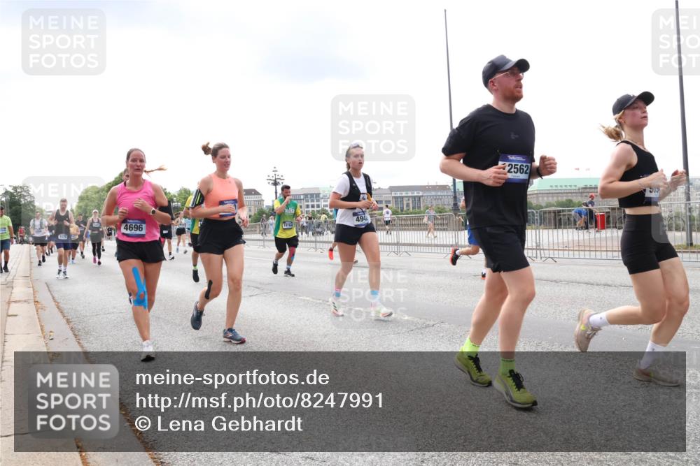 29.06.2025 - hella hamburg halbmarathon Lena Gebhardt http://msf.ph/oto/8247991 29.06.2025 10:34:03 Lombardsbrücke 1189, 1275, 1417, 1672, 1705, 1787, 1896, 2265, 2342, 2464, 2482, 2496, 2526, 2801, 2933, 3145, 3170, 3264, 3340, 3345, 3560, 3829, 3848, 4361, 4433, 4449, 4479, 4696, 4807, 4824, 4826, 4942, 5075, 5096, 5141, 5557, 5561, 5566, 5569, 5584, 5691, 5821, 5822, 5887, 6105, 6109, 6364, 6515, 6516, 6854, 6956, 7027, 7324, 7329, 7565, 7653, 8021, 8157, 8202, 8277, 8282, 8349, 8375, 8377, 8383, 8401, 8965, 9094, 9234, 9438, 9799, 9875, 9995, 10007, 10071, 10360, 10561, 10564 meine-sportfotos.de