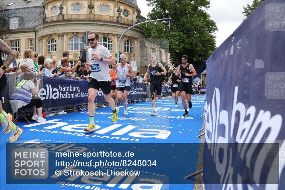 29.06.2025 - hella hamburg halbmarathon Strokosch-Dieckow http://msf.ph/oto/8248034 29.06.2025 10:39:18 Ziel 2044, 2972, 3282, 4565, 5752, 6037, 6152, 8319, 8346, 8925, 11305, 12046, 12335, 12372, 13479, 13729, 14311, 14359, 15013, 15866, 17646, 17668 meine-sportfotos.de