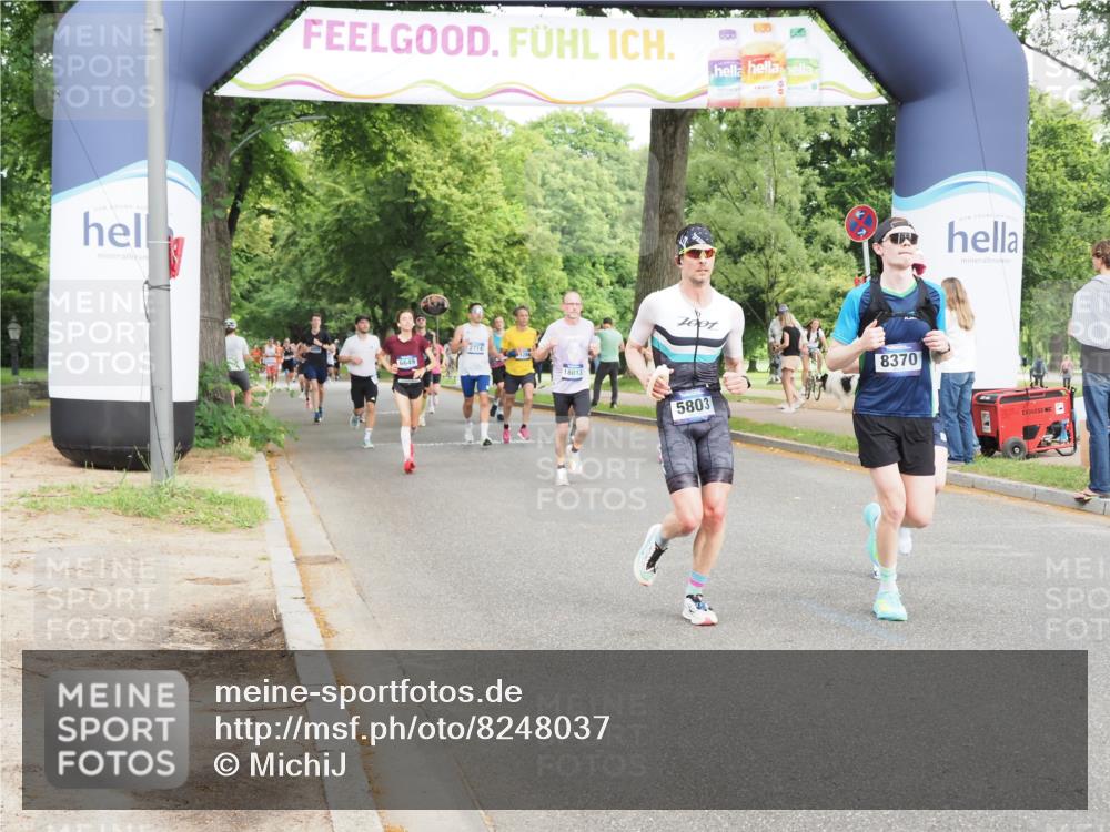29.06.2025 - hella hamburg halbmarathon MichiJ http://msf.ph/oto/8248037 29.06.2025 10:28:37 Zwischen KM18-KM19 2573, 2972, 4565, 5709, 5803, 8319, 11714, 14077, 15421, 15689, 18013, 18979 meine-sportfotos.de