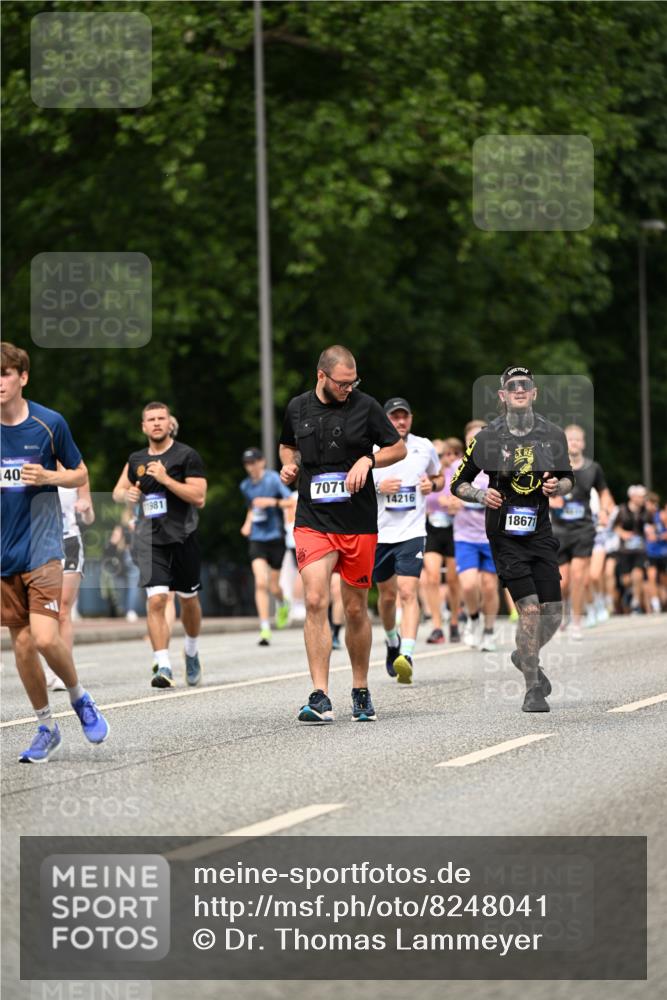 29.06.2025 - hella hamburg halbmarathon Dr. Thomas Lammeyer http://msf.ph/oto/8248041 29.06.2025 10:34:46 Kennedybrücke 1773, 2097, 2302, 2505, 2569, 3131, 6556, 6620, 7071, 7351, 7517, 8792, 9095, 9576, 9830, 9937, 10989, 10996 meine-sportfotos.de