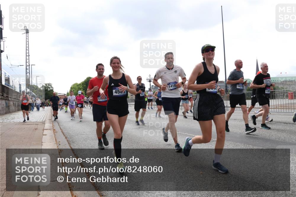 29.06.2025 - hella hamburg halbmarathon Lena Gebhardt http://msf.ph/oto/8248060 29.06.2025 10:45:34 Lombardsbrücke 1033, 1060, 1085, 1104, 1421, 1426, 1685, 1713, 1798, 1854, 1983, 2008, 2216, 2217, 2522, 2550, 2657, 2664, 2917, 2965, 2973, 3160, 3164, 3357, 3377, 3879, 3993, 4099, 4102, 4186, 4224, 4306, 4317, 4337, 4388, 4504, 4820, 4851, 5044, 5099, 5108, 5190, 5339, 5635, 5636, 5949, 6133, 6150, 6509, 6623, 6763, 6788, 6911, 6922, 6980, 7268, 7283, 7356, 7530, 7541, 7699, 7859, 8594, 8605, 8745, 8762, 9620, 10030, 10182, 10225, 10327, 10329, 10367, 11314, 12334 meine-sportfotos.de