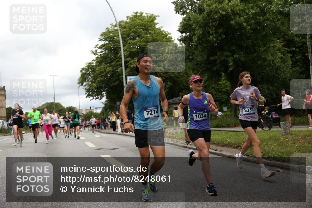 29.06.2025 - hella hamburg halbmarathon Yannick Fuchs http://msf.ph/oto/8248061 29.06.2025 10:47:49 20KM 1030, 1151, 1267, 1422, 1502, 1727, 1870, 2058, 2070, 2354, 2518, 2630, 3096, 3103, 3819, 5020, 5259, 5638, 5866, 6294, 6374, 6481, 6511, 6512, 6629, 6762, 6942, 7274, 7395, 7478, 7918, 8285, 8335, 8394, 8447, 9032, 9380, 9791, 9922, 11068, 11430, 11844, 12321, 12379, 12607, 12632, 12909, 13032, 13033, 13397, 13794, 13803, 13865, 13912, 14239, 14702, 15146, 15441, 15502, 15838, 15856, 15946, 16477, 16780, 17348, 17482, 18143, 18308, 18418, 18487, 18514, 18612, 19067 meine-sportfotos.de