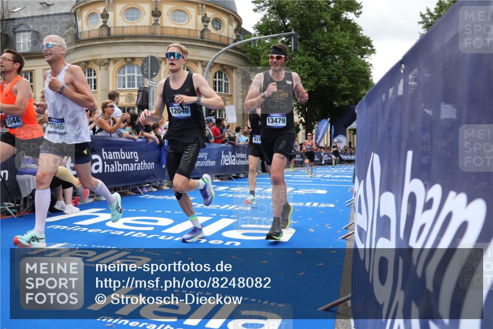 29.06.2025 - hella hamburg halbmarathon Strokosch-Dieckow http://msf.ph/oto/8248082 29.06.2025 10:39:19 Ziel 2044, 2546, 2972, 4565, 5752, 6037, 6152, 8319, 8346, 8925, 11305, 12046, 12335, 12372, 13479, 13729, 14311, 14359, 15013, 15866, 17646, 17668 meine-sportfotos.de