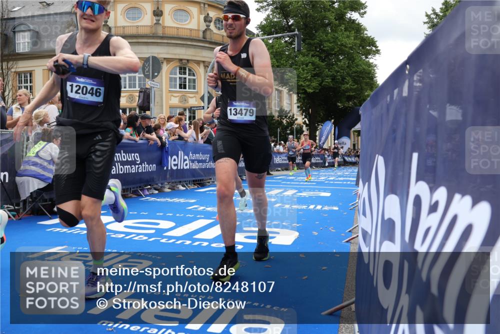 29.06.2025 - hella hamburg halbmarathon Strokosch-Dieckow http://msf.ph/oto/8248107 29.06.2025 10:39:20 Ziel 2044, 2546, 2972, 4565, 5752, 6037, 6152, 8319, 8346, 8925, 12046, 12335, 12372, 13479, 14311, 14359, 15013, 15866, 17646 meine-sportfotos.de