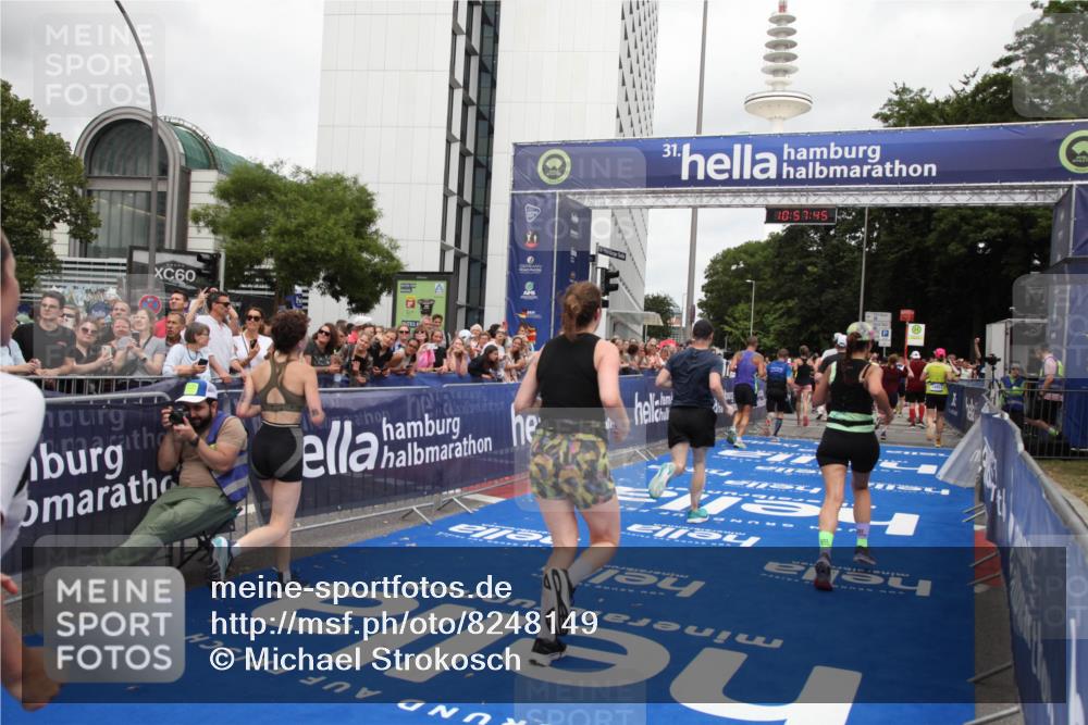 29.06.2025 - hella hamburg halbmarathon Michael Strokosch http://msf.ph/oto/8248149 29.06.2025 10:57:44 Ziel 1239, 1715, 1719, 2606, 2652, 5457, 5458, 10133, 12774, 13523, 14571, 14951, 15217, 15220, 16418, 17455, 17769, 17814, 18388, 18508, 18985 meine-sportfotos.de