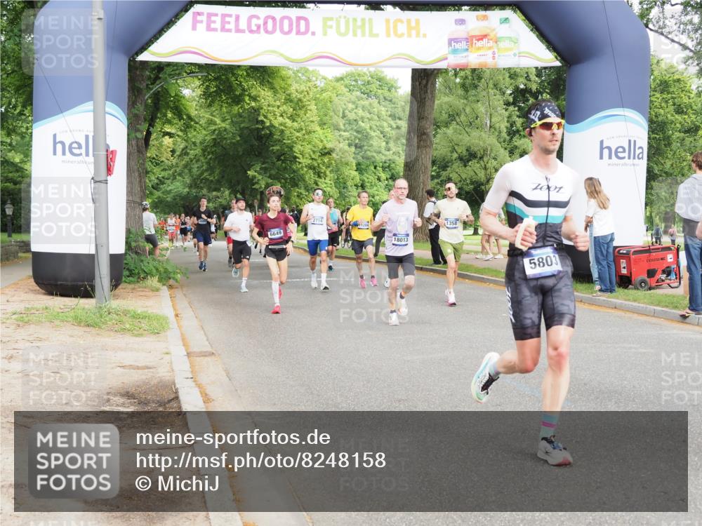 29.06.2025 - hella hamburg halbmarathon MichiJ http://msf.ph/oto/8248158 29.06.2025 10:28:38 Zwischen KM18-KM19 2573, 2972, 4565, 5709, 5803, 6649, 8370, 11714, 14077, 15421, 15689, 18013, 18979 meine-sportfotos.de