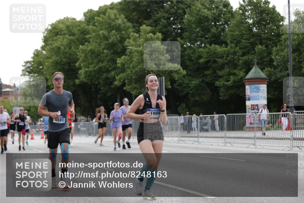 29.06.2025 - hella hamburg halbmarathon Jannik Wohlers http://msf.ph/oto/8248163 29.06.2025 10:30:44 Lombardsbrücke 1292, 1773, 1979, 2097, 2414, 2914, 4561, 4817, 5437, 5943, 6057, 6195, 6620, 6787, 7351, 7604, 8050, 8072, 8073, 8757, 9576, 10111, 10989, 11988, 12384, 12627, 14095, 14349, 15466, 15589, 16457, 17224, 17463, 17509, 17587, 17742, 17966, 19052, 19226 meine-sportfotos.de