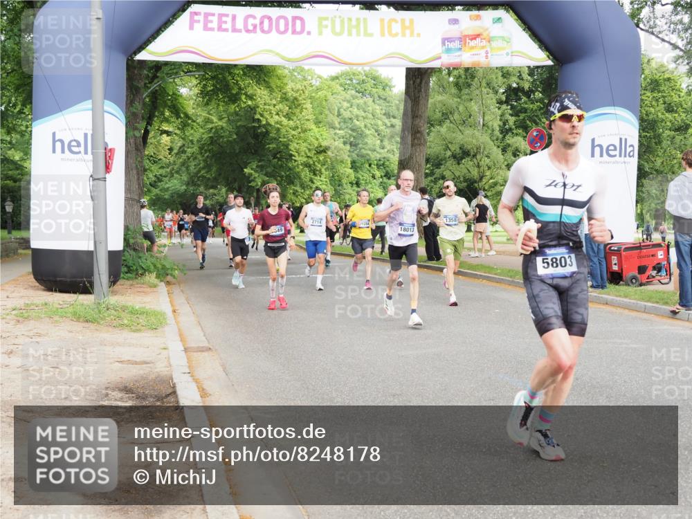 29.06.2025 - hella hamburg halbmarathon MichiJ http://msf.ph/oto/8248178 29.06.2025 10:28:38 Zwischen KM18-KM19 2573, 2972, 4565, 5709, 5803, 6649, 8370, 11714, 14077, 15421, 15689, 18013, 18979 meine-sportfotos.de