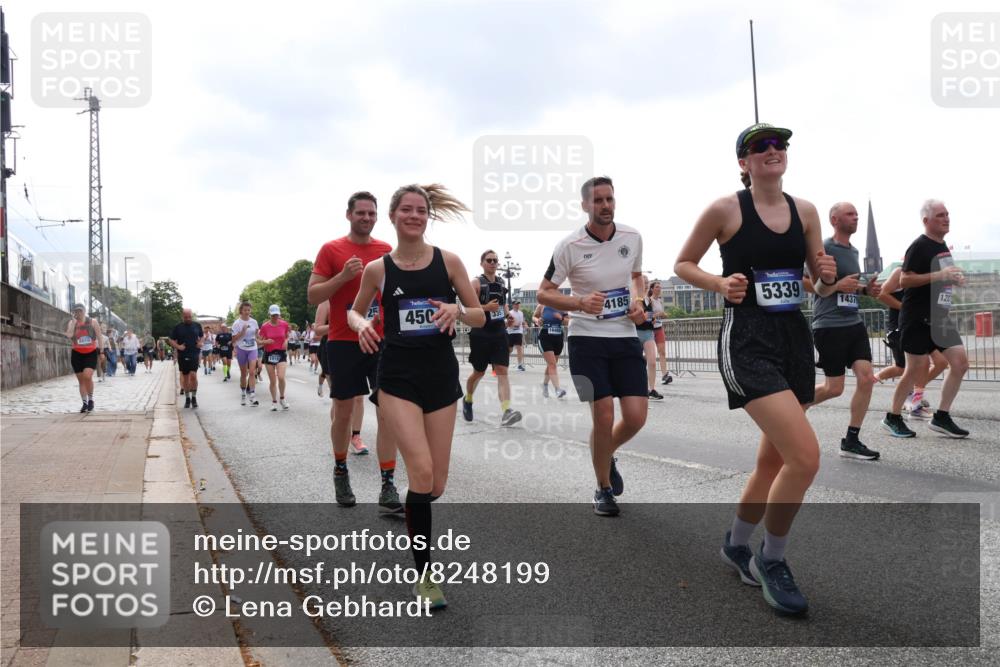 29.06.2025 - hella hamburg halbmarathon Lena Gebhardt http://msf.ph/oto/8248199 29.06.2025 10:45:34 Lombardsbrücke 1033, 1060, 1085, 1104, 1421, 1426, 1685, 1713, 1798, 1854, 1983, 2008, 2216, 2217, 2522, 2550, 2657, 2664, 2917, 2965, 2973, 3160, 3164, 3357, 3377, 3879, 3993, 4099, 4102, 4186, 4224, 4306, 4317, 4337, 4388, 4504, 4820, 4851, 5044, 5099, 5108, 5190, 5339, 5635, 5636, 5949, 6133, 6150, 6509, 6623, 6763, 6788, 6911, 6922, 6980, 7268, 7283, 7356, 7530, 7541, 7699, 7859, 8594, 8605, 8745, 8762, 9620, 10030, 10182, 10225, 10327, 10329, 10367, 11314, 12334 meine-sportfotos.de