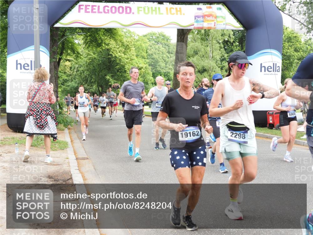 29.06.2025 - hella hamburg halbmarathon MichiJ http://msf.ph/oto/8248204 29.06.2025 10:51:26 Zwischen KM18-KM19 1194, 1702, 1992, 2298, 2782, 2979, 4542, 6585, 6907, 6908, 7081, 8520, 8561, 8810, 10962, 13171, 13793, 14176, 15915, 16095, 18707, 19162 meine-sportfotos.de