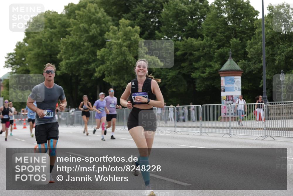 29.06.2025 - hella hamburg halbmarathon Jannik Wohlers http://msf.ph/oto/8248228 29.06.2025 10:30:44 Lombardsbrücke 1292, 1773, 1979, 2097, 2414, 2914, 4561, 4817, 5437, 5943, 6057, 6195, 6620, 6787, 7351, 7604, 8050, 8072, 8073, 8757, 9576, 10111, 10989, 11988, 12384, 12627, 14095, 14349, 15466, 15589, 16457, 17224, 17463, 17509, 17587, 17742, 17966, 19052, 19226 meine-sportfotos.de