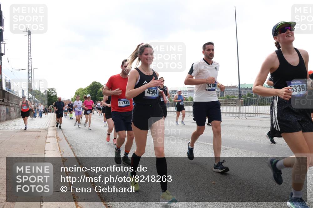 29.06.2025 - hella hamburg halbmarathon Lena Gebhardt http://msf.ph/oto/8248263 29.06.2025 10:45:34 Lombardsbrücke 1033, 1060, 1085, 1104, 1421, 1426, 1685, 1713, 1798, 1854, 1983, 2008, 2216, 2217, 2522, 2550, 2657, 2664, 2917, 2965, 2973, 3160, 3164, 3357, 3377, 3879, 3993, 4099, 4102, 4186, 4224, 4306, 4317, 4337, 4388, 4504, 4820, 4851, 5044, 5099, 5108, 5190, 5339, 5635, 5636, 5949, 6133, 6150, 6509, 6623, 6763, 6788, 6911, 6922, 6980, 7268, 7283, 7356, 7530, 7541, 7699, 7859, 8594, 8605, 8745, 8762, 9620, 10030, 10182, 10225, 10327, 10329, 10367, 11314, 12334 meine-sportfotos.de