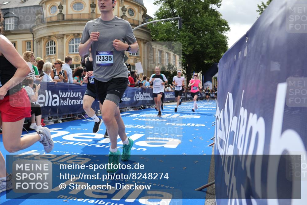 29.06.2025 - hella hamburg halbmarathon Strokosch-Dieckow http://msf.ph/oto/8248274 29.06.2025 10:39:27 Ziel 1343, 2546, 2972, 6152, 7152, 7154, 8346, 9116, 9265, 12335, 12372, 14359, 15013, 15336, 15828, 15866, 15965, 17215, 18285, 18803 meine-sportfotos.de