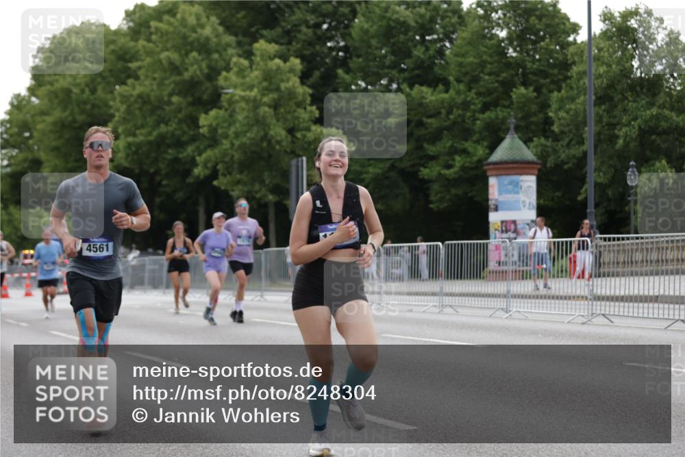 29.06.2025 - hella hamburg halbmarathon Jannik Wohlers http://msf.ph/oto/8248304 29.06.2025 10:30:44 Lombardsbrücke 1292, 1773, 1979, 2097, 2414, 2914, 4561, 4817, 5437, 5943, 6057, 6195, 6620, 6787, 7351, 7604, 8050, 8072, 8073, 8757, 9576, 10111, 10989, 11988, 12384, 12627, 14095, 14349, 15466, 15589, 16457, 17224, 17463, 17509, 17587, 17742, 17966, 19052, 19226 meine-sportfotos.de