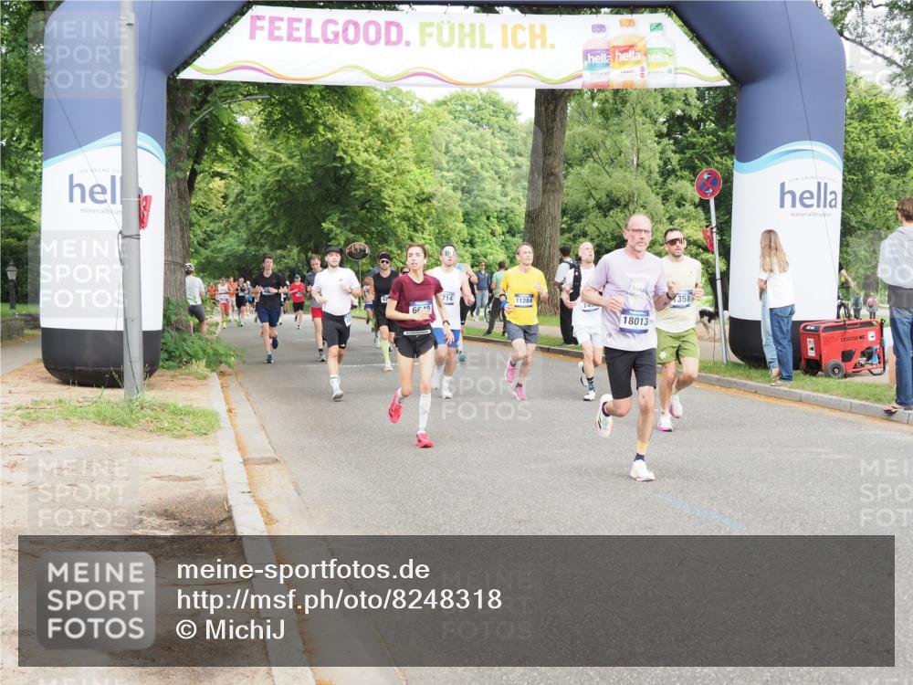 29.06.2025 - hella hamburg halbmarathon MichiJ http://msf.ph/oto/8248318 29.06.2025 10:28:39 Zwischen KM18-KM19 1358, 2573, 2714, 2972, 4565, 5709, 5803, 6649, 8370, 11284, 11714, 14077, 15421, 15689, 18013, 18979 meine-sportfotos.de