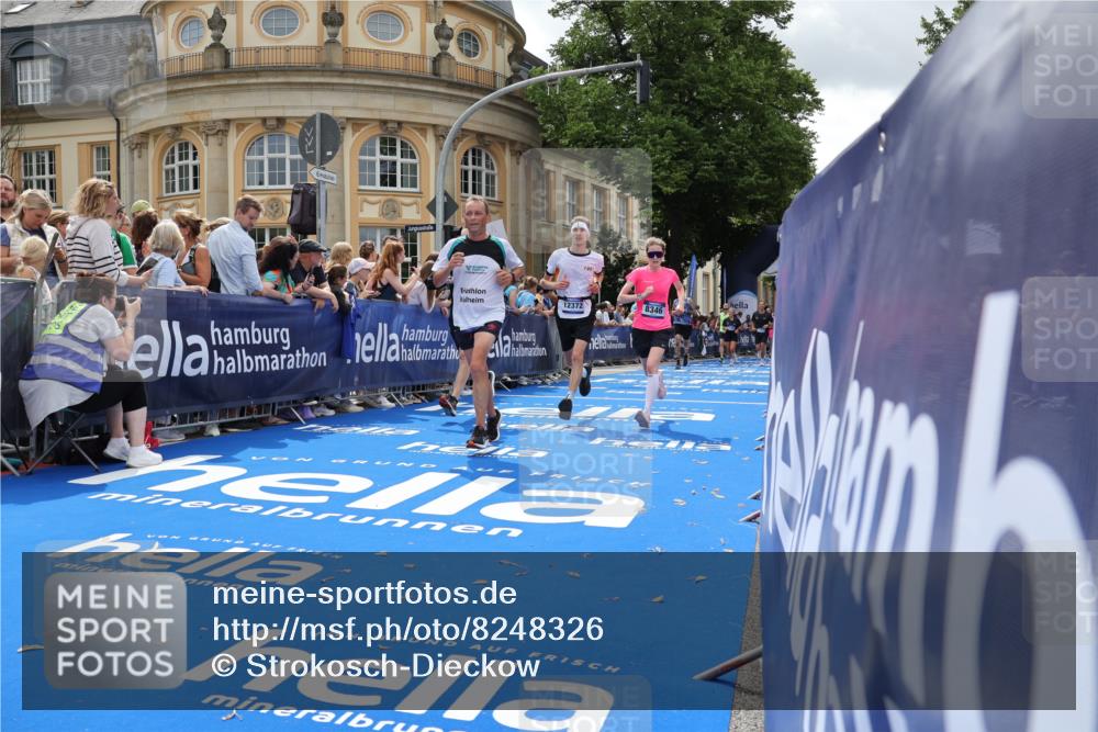 29.06.2025 - hella hamburg halbmarathon Strokosch-Dieckow http://msf.ph/oto/8248326 29.06.2025 10:39:28 Ziel 1343, 2546, 2972, 6152, 7152, 7154, 8346, 9116, 9265, 12335, 12372, 14359, 15013, 15336, 15828, 15866, 15965, 17215, 17360, 18154, 18285, 18803 meine-sportfotos.de