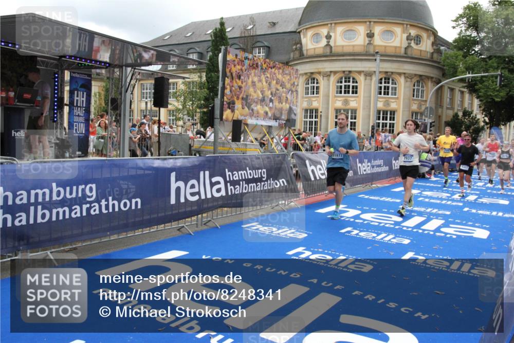 29.06.2025 - hella hamburg halbmarathon Michael Strokosch http://msf.ph/oto/8248341 29.06.2025 10:49:42 Ziel 2504, 2516, 2706, 2889, 2937, 3060, 5705, 5978, 6115, 7332, 9038, 9463, 9619, 9649, 11679, 11977, 14562, 15392, 16738, 16843, 16877, 17001, 18058, 18451, 18926 meine-sportfotos.de