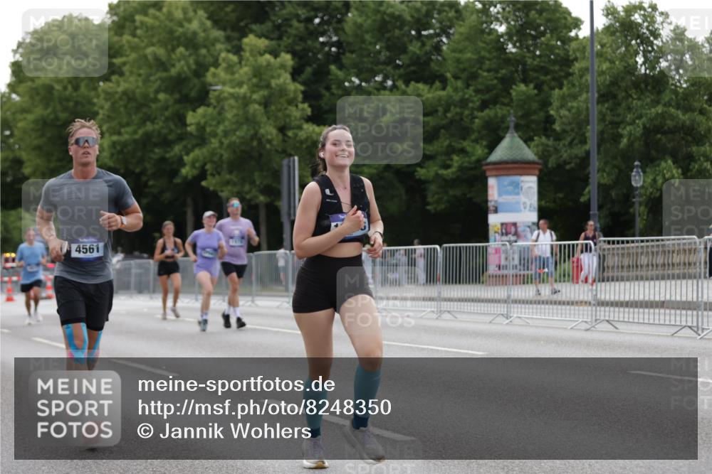 29.06.2025 - hella hamburg halbmarathon Jannik Wohlers http://msf.ph/oto/8248350 29.06.2025 10:30:44 Lombardsbrücke 1292, 1773, 1979, 2097, 2414, 2914, 4561, 4817, 5437, 5943, 6057, 6195, 6620, 6787, 7351, 7604, 8050, 8072, 8073, 8757, 9576, 10111, 10989, 11988, 12384, 12627, 14095, 14349, 15466, 15589, 16457, 17224, 17463, 17509, 17587, 17742, 17966, 19052, 19226 meine-sportfotos.de