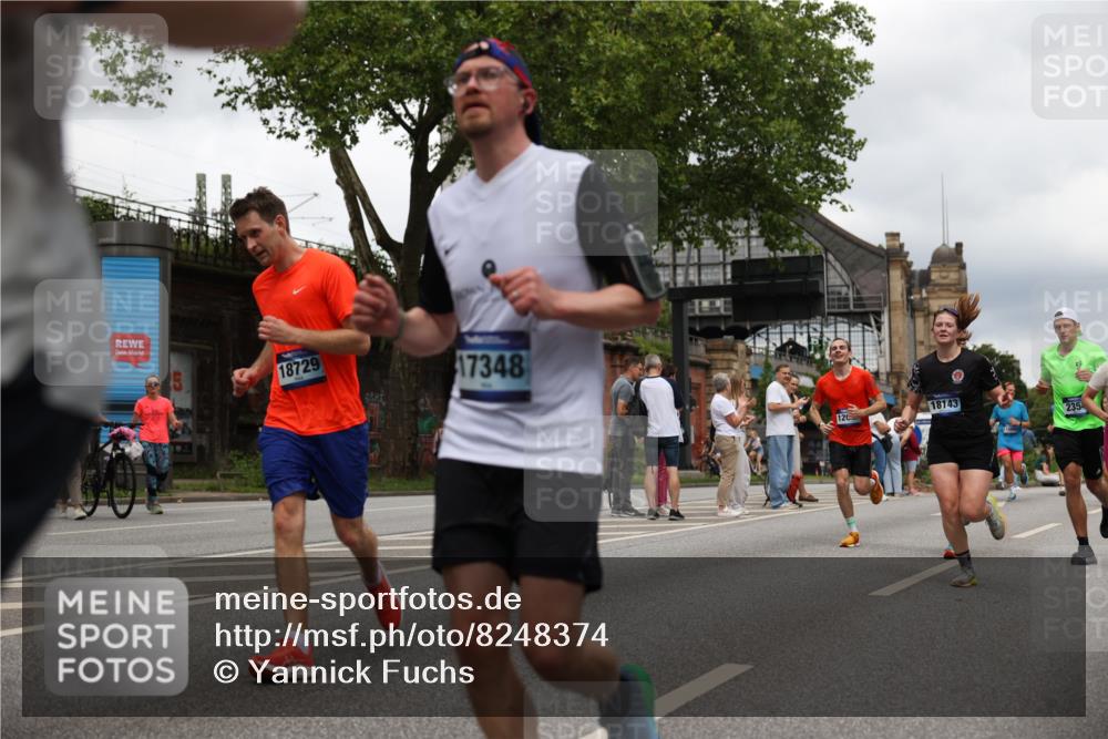 29.06.2025 - hella hamburg halbmarathon Yannick Fuchs http://msf.ph/oto/8248374 29.06.2025 10:47:50 20KM 1030, 1267, 1422, 1502, 1727, 1870, 2058, 2070, 2354, 2518, 2630, 3096, 3103, 3819, 4299, 5020, 5259, 5638, 5866, 6294, 6374, 6481, 6511, 6512, 6629, 6762, 6942, 7274, 7395, 7478, 7918, 8285, 8335, 8394, 8447, 9032, 9380, 9791, 9922, 11068, 11430, 11844, 12321, 12379, 12607, 12632, 13032, 13033, 13397, 13794, 13803, 13865, 13912, 14239, 14702, 15146, 15441, 15502, 15838, 15856, 15946, 16477, 16780, 17348, 17482, 18143, 18308, 18418, 18450, 18487, 18514, 18612, 19067 meine-sportfotos.de