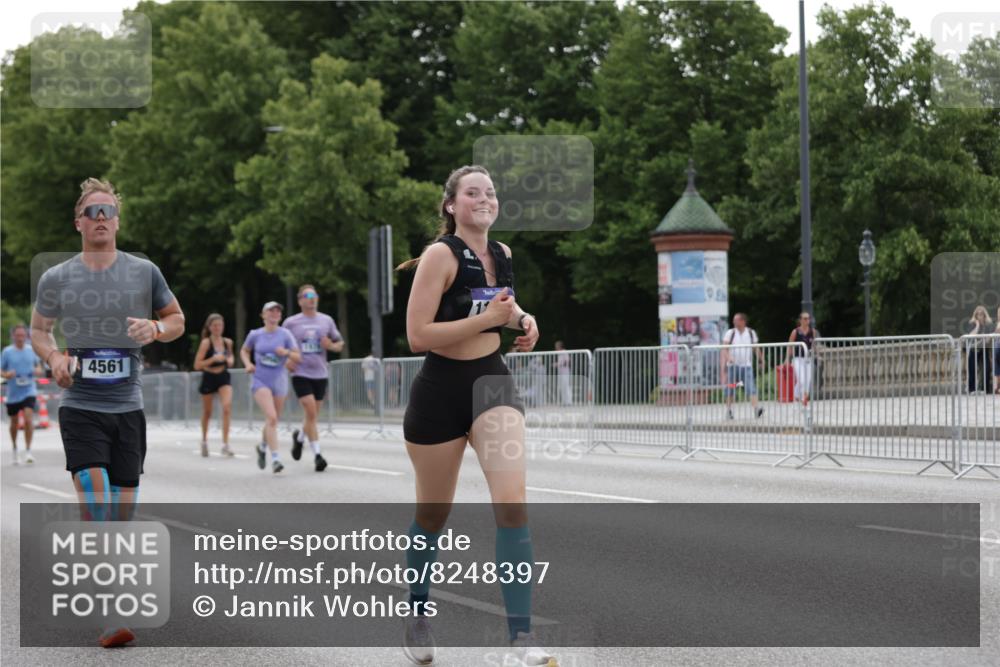29.06.2025 - hella hamburg halbmarathon Jannik Wohlers http://msf.ph/oto/8248397 29.06.2025 10:30:44 Lombardsbrücke 1292, 1773, 1979, 2097, 2414, 2914, 4561, 4817, 5437, 5943, 6057, 6195, 6620, 6787, 7351, 7604, 8050, 8072, 8073, 8757, 9576, 10111, 10989, 11988, 12384, 12627, 14095, 14349, 15466, 15589, 16457, 17224, 17463, 17509, 17587, 17742, 17966, 19052, 19226 meine-sportfotos.de