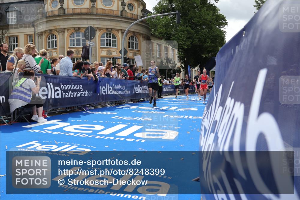 29.06.2025 - hella hamburg halbmarathon Strokosch-Dieckow http://msf.ph/oto/8248399 29.06.2025 10:39:31 Ziel 1343, 2546, 2972, 4888, 6152, 7152, 7154, 8346, 9116, 9265, 11284, 11806, 12335, 12372, 14077, 15094, 15336, 15828, 15965, 17215, 17360, 17425, 18154, 18285, 18803 meine-sportfotos.de