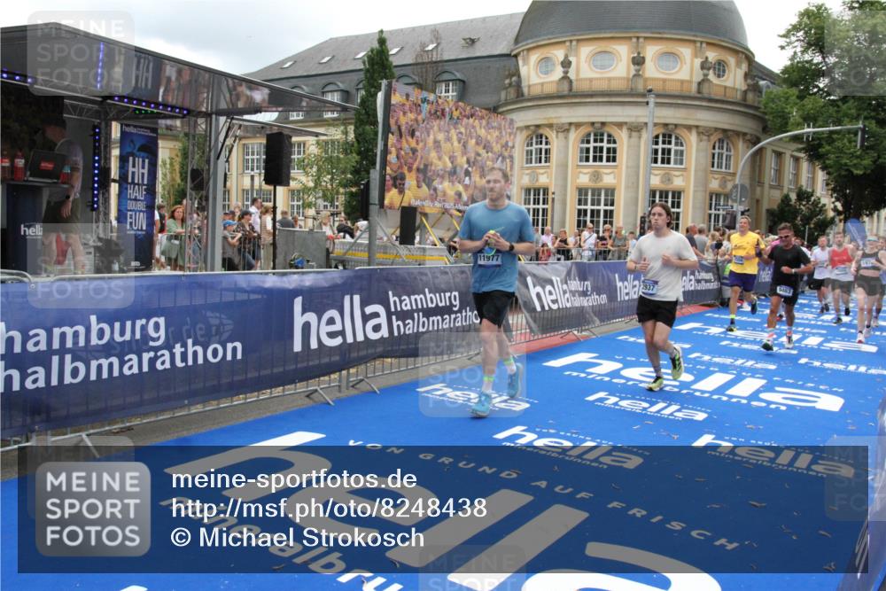 29.06.2025 - hella hamburg halbmarathon Michael Strokosch http://msf.ph/oto/8248438 29.06.2025 10:49:42 Ziel 2504, 2516, 2706, 2889, 2937, 3060, 5705, 5978, 6115, 7332, 9038, 9463, 9619, 9649, 11679, 11977, 14562, 15392, 16738, 16843, 16877, 17001, 18058, 18451, 18926 meine-sportfotos.de