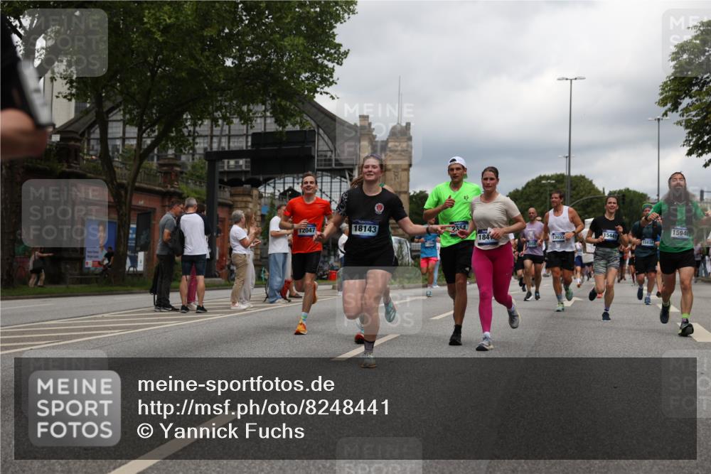 29.06.2025 - hella hamburg halbmarathon Yannick Fuchs http://msf.ph/oto/8248441 29.06.2025 10:47:50 20KM 1030, 1267, 1422, 1502, 1727, 1870, 2058, 2070, 2354, 2518, 2630, 3096, 3103, 3819, 4299, 5020, 5259, 5638, 5866, 6294, 6374, 6481, 6511, 6512, 6629, 6762, 6942, 7274, 7395, 7478, 7918, 8285, 8335, 8394, 8447, 9032, 9380, 9791, 9922, 11068, 11430, 11844, 12321, 12379, 12607, 12632, 13032, 13033, 13397, 13794, 13803, 13865, 13912, 14239, 14702, 15146, 15441, 15502, 15838, 15856, 15946, 16477, 16780, 17348, 17482, 18143, 18308, 18418, 18450, 18487, 18514, 18612, 19067 meine-sportfotos.de
