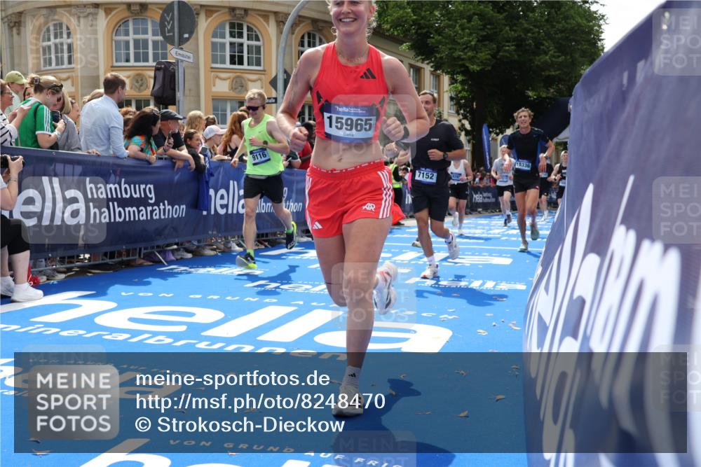 29.06.2025 - hella hamburg halbmarathon Strokosch-Dieckow http://msf.ph/oto/8248470 29.06.2025 10:39:33 Ziel 1343, 1358, 2546, 4398, 4888, 7152, 7154, 9116, 9265, 11284, 11806, 14077, 15094, 15336, 15828, 15965, 16761, 17215, 17360, 17425, 18154, 18285, 18803 meine-sportfotos.de