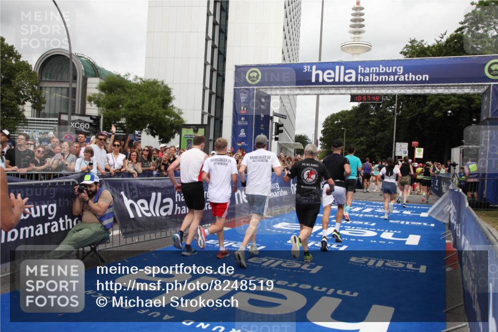 29.06.2025 - hella hamburg halbmarathon Michael Strokosch http://msf.ph/oto/8248519 29.06.2025 10:57:47 Ziel 1715, 1719, 1972, 2606, 5391, 7833, 10133, 12440, 12774, 13523, 14737, 15217, 15220, 16418, 17201, 17455, 17814, 18388, 18508, 18727, 18985 meine-sportfotos.de