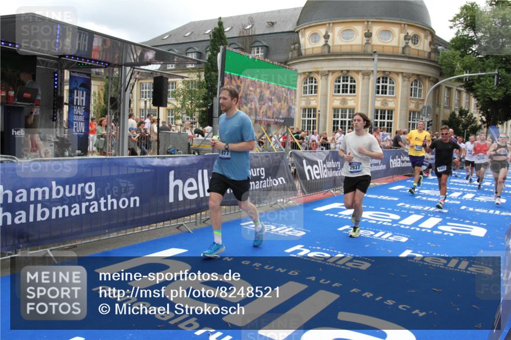 29.06.2025 - hella hamburg halbmarathon Michael Strokosch http://msf.ph/oto/8248521 29.06.2025 10:49:43 Ziel 2504, 2706, 2937, 3060, 3543, 5894, 5978, 6115, 7332, 9038, 9463, 9619, 9649, 11679, 11977, 15392, 16843, 16877, 17001, 17282, 18058, 18451, 18926 meine-sportfotos.de