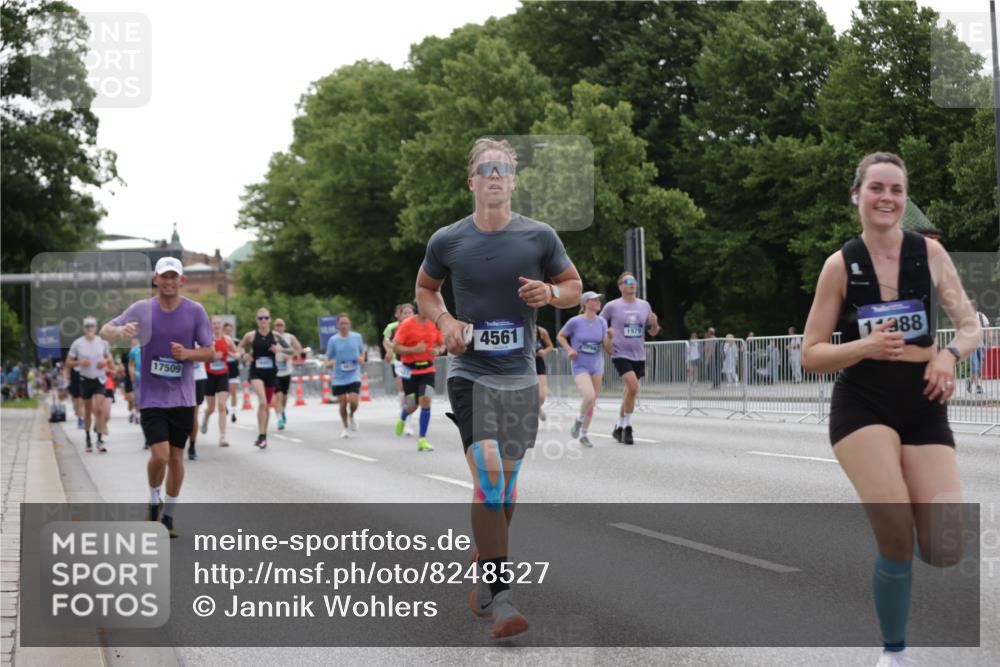 29.06.2025 - hella hamburg halbmarathon Jannik Wohlers http://msf.ph/oto/8248527 29.06.2025 10:30:45 Lombardsbrücke 1292, 1773, 1979, 2097, 2414, 2914, 4561, 4817, 5437, 5943, 6057, 6195, 6620, 6787, 7351, 7604, 8050, 8072, 8073, 8757, 9576, 10111, 10989, 11988, 12384, 12627, 14349, 15466, 15589, 16457, 17224, 17463, 17509, 17587, 17742, 17966, 19052, 19226 meine-sportfotos.de