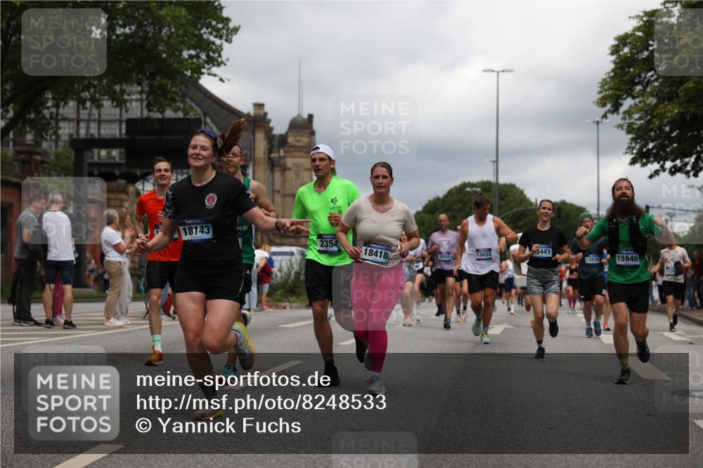 29.06.2025 - hella hamburg halbmarathon Yannick Fuchs http://msf.ph/oto/8248533 29.06.2025 10:47:50 20KM 1030, 1267, 1422, 1502, 1727, 1870, 2058, 2070, 2354, 2518, 2630, 3096, 3103, 3819, 4299, 5020, 5259, 5638, 5866, 6294, 6374, 6481, 6511, 6512, 6629, 6762, 6942, 7274, 7395, 7478, 7918, 8285, 8335, 8394, 8447, 9032, 9380, 9791, 9922, 11068, 11430, 11844, 12321, 12379, 12607, 12632, 13032, 13033, 13397, 13794, 13803, 13865, 13912, 14239, 14702, 15146, 15441, 15502, 15838, 15856, 15946, 16477, 16780, 17348, 17482, 18143, 18308, 18418, 18450, 18487, 18514, 18612, 19067 meine-sportfotos.de