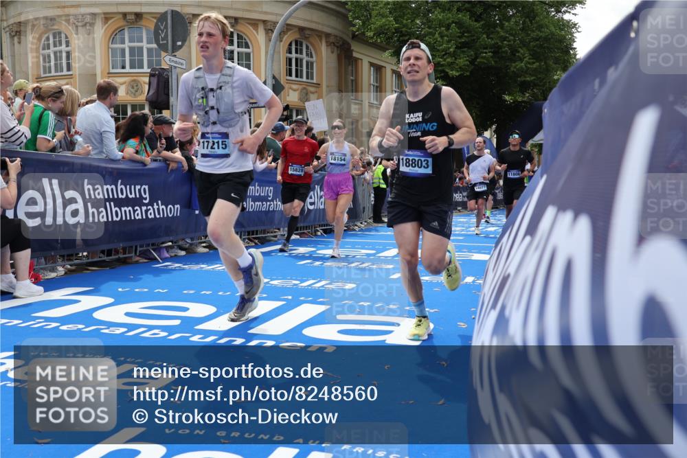 29.06.2025 - hella hamburg halbmarathon Strokosch-Dieckow http://msf.ph/oto/8248560 29.06.2025 10:39:37 Ziel 1358, 4398, 4888, 7152, 7154, 9116, 9265, 11284, 11806, 13190, 14077, 15094, 15336, 15435, 15828, 15965, 16580, 16761, 17005, 17215, 17360, 17425, 17792, 18013, 18154, 18285, 18803 meine-sportfotos.de