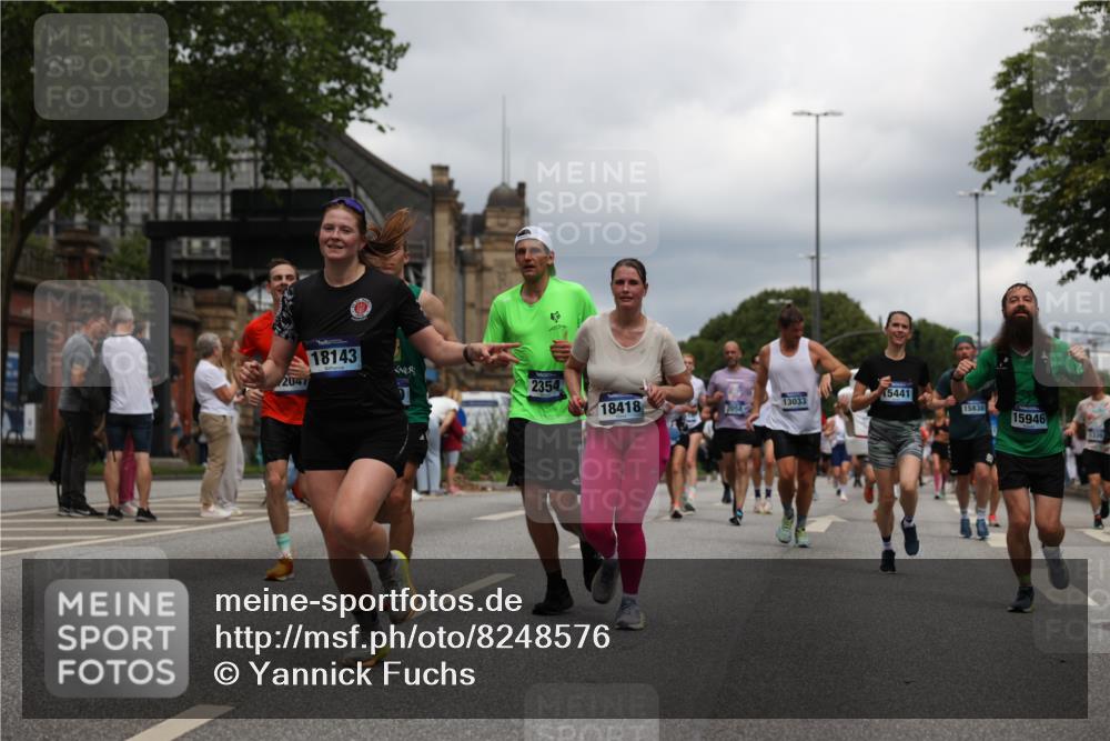 29.06.2025 - hella hamburg halbmarathon Yannick Fuchs http://msf.ph/oto/8248576 29.06.2025 10:47:50 20KM 1030, 1267, 1422, 1502, 1727, 1870, 2058, 2070, 2354, 2518, 2630, 3096, 3103, 3819, 4299, 5020, 5259, 5638, 5866, 6294, 6374, 6481, 6511, 6512, 6629, 6762, 6942, 7274, 7395, 7478, 7918, 8285, 8335, 8394, 8447, 9032, 9380, 9791, 9922, 11068, 11430, 11844, 12321, 12379, 12607, 12632, 13032, 13033, 13397, 13794, 13803, 13865, 13912, 14239, 14702, 15146, 15441, 15502, 15838, 15856, 15946, 16477, 16780, 17348, 17482, 18143, 18308, 18418, 18450, 18487, 18514, 18612, 19067 meine-sportfotos.de