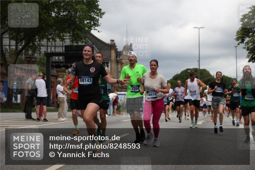 29.06.2025 - hella hamburg halbmarathon Yannick Fuchs http://msf.ph/oto/8248593 29.06.2025 10:47:50 20KM 1030, 1267, 1422, 1502, 1727, 1870, 2058, 2070, 2354, 2518, 2630, 3096, 3103, 3819, 4299, 5020, 5259, 5638, 5866, 6294, 6374, 6481, 6511, 6512, 6629, 6762, 6942, 7274, 7395, 7478, 7918, 8285, 8335, 8394, 8447, 9032, 9380, 9791, 9922, 11068, 11430, 11844, 12321, 12379, 12607, 12632, 13032, 13033, 13397, 13794, 13803, 13865, 13912, 14239, 14702, 15146, 15441, 15502, 15838, 15856, 15946, 16477, 16780, 17348, 17482, 18143, 18308, 18418, 18450, 18487, 18514, 18612, 19067 meine-sportfotos.de