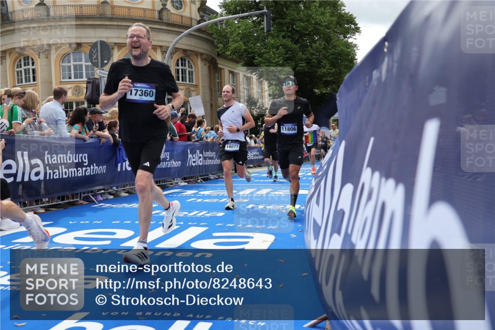 29.06.2025 - hella hamburg halbmarathon Strokosch-Dieckow http://msf.ph/oto/8248643 29.06.2025 10:39:39 Ziel 1358, 4398, 4888, 7152, 7154, 9265, 11284, 11806, 13190, 14077, 14204, 15094, 15336, 15435, 15744, 15828, 16580, 16761, 17005, 17215, 17360, 17425, 17792, 18013, 18154, 18285, 18803 meine-sportfotos.de