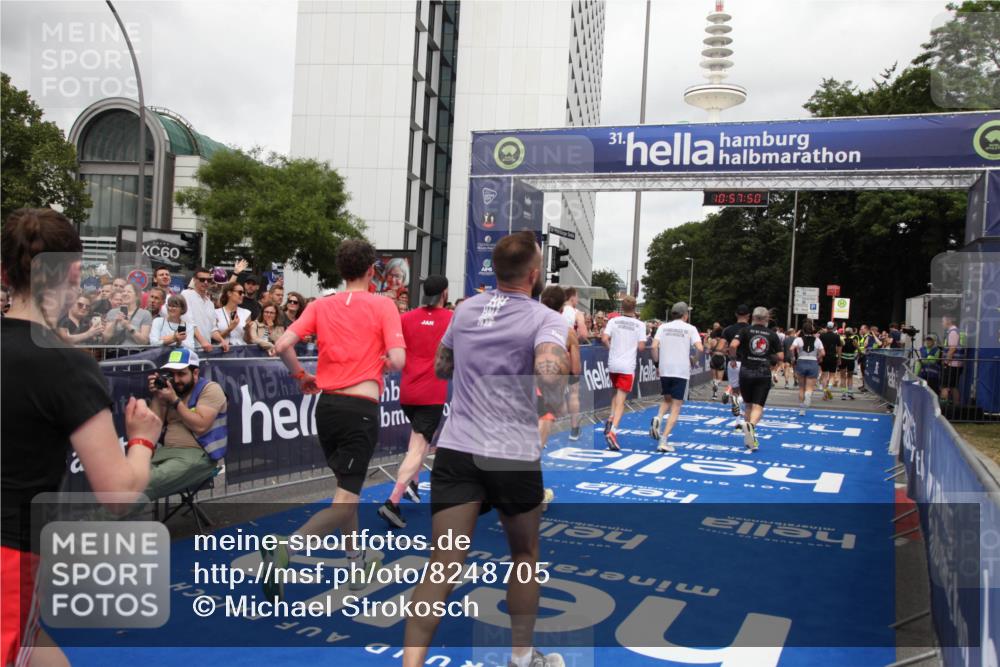 29.06.2025 - hella hamburg halbmarathon Michael Strokosch http://msf.ph/oto/8248705 29.06.2025 10:57:48 Ziel 1715, 1719, 1972, 2034, 2606, 5391, 7833, 10133, 10599, 12440, 12774, 13523, 14737, 15217, 16418, 17201, 17455, 18388, 18508, 18727, 18985 meine-sportfotos.de
