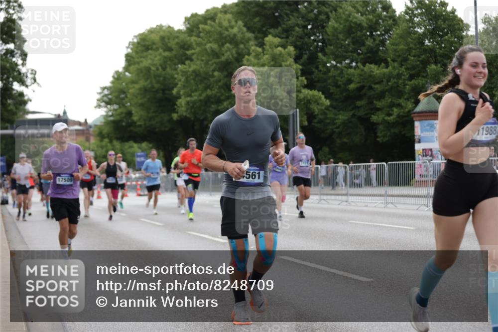 29.06.2025 - hella hamburg halbmarathon Jannik Wohlers http://msf.ph/oto/8248709 29.06.2025 10:30:45 Lombardsbrücke 1292, 1773, 1979, 2097, 2414, 2914, 4561, 4817, 5437, 5943, 6057, 6195, 6620, 6787, 7351, 7604, 8050, 8072, 8073, 8757, 9576, 10111, 10989, 11988, 12384, 12627, 14349, 15466, 15589, 16457, 17224, 17463, 17509, 17587, 17742, 17966, 19052, 19226 meine-sportfotos.de