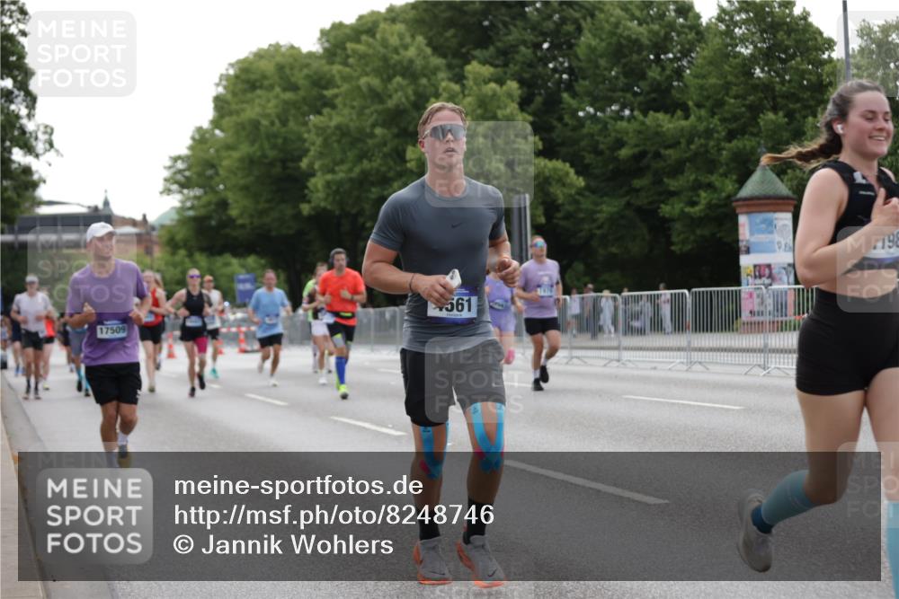 29.06.2025 - hella hamburg halbmarathon Jannik Wohlers http://msf.ph/oto/8248746 29.06.2025 10:30:45 Lombardsbrücke 1292, 1773, 1979, 2097, 2414, 2914, 4561, 4817, 5437, 5943, 6057, 6195, 6620, 6787, 7351, 7604, 8050, 8072, 8073, 8757, 9576, 10111, 10989, 11988, 12384, 12627, 14349, 15466, 15589, 16457, 17224, 17463, 17509, 17587, 17742, 17966, 19052, 19226 meine-sportfotos.de