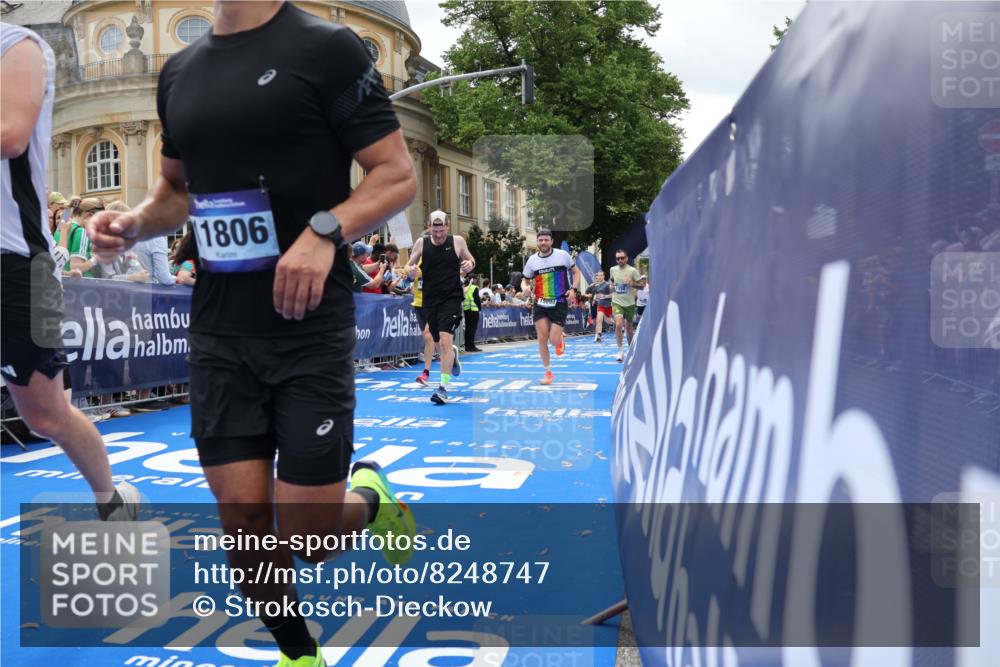 29.06.2025 - hella hamburg halbmarathon Strokosch-Dieckow http://msf.ph/oto/8248747 29.06.2025 10:39:40 Ziel 1358, 1975, 4398, 4888, 11284, 11806, 13190, 14077, 14204, 15094, 15435, 15744, 15828, 16580, 16761, 17005, 17215, 17360, 17425, 17792, 18013, 18154, 18285, 18803 meine-sportfotos.de