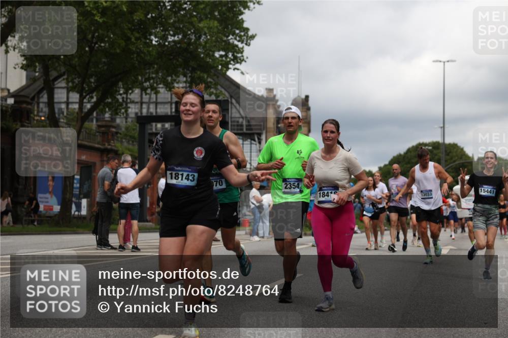 29.06.2025 - hella hamburg halbmarathon Yannick Fuchs http://msf.ph/oto/8248764 29.06.2025 10:47:51 20KM 1030, 1267, 1422, 1442, 1502, 1549, 1870, 2058, 2070, 2354, 2518, 2630, 3096, 3103, 3819, 4299, 5020, 5259, 5638, 6294, 6374, 6481, 6511, 6512, 6942, 7274, 7395, 7478, 7918, 8285, 8335, 8394, 8447, 9032, 9380, 9791, 9922, 11068, 11430, 11844, 12321, 12379, 12607, 12632, 13032, 13033, 13397, 13794, 13803, 13865, 13912, 14239, 14702, 15146, 15441, 15502, 15838, 15856, 15946, 16477, 16780, 17348, 17482, 18143, 18308, 18418, 18450, 18487, 18514, 18612, 19067 meine-sportfotos.de