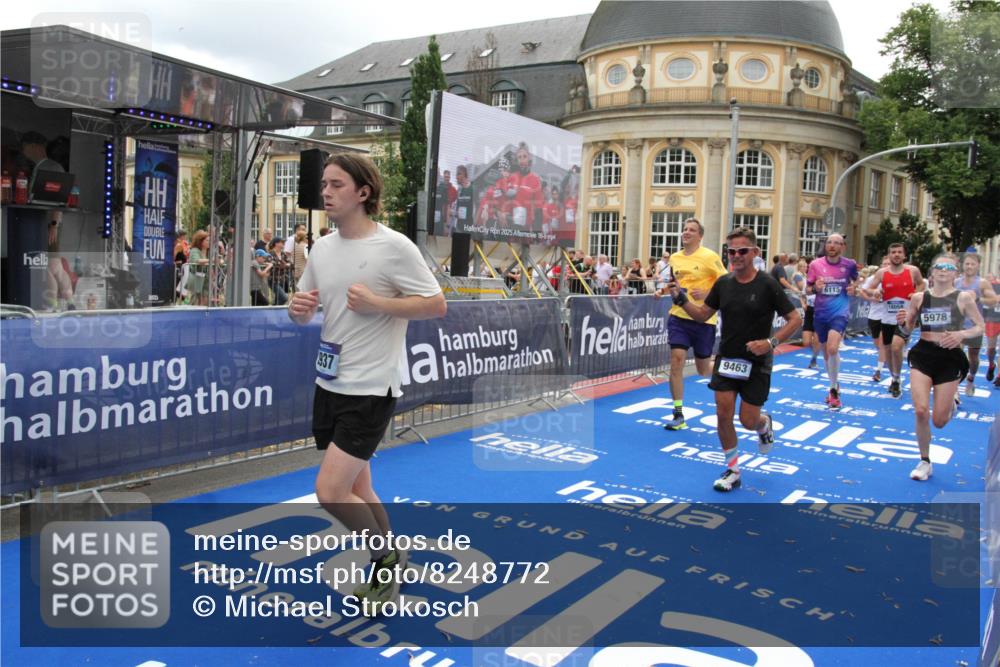 29.06.2025 - hella hamburg halbmarathon Michael Strokosch http://msf.ph/oto/8248772 29.06.2025 10:49:44 Ziel 2504, 2706, 2937, 3060, 3543, 5894, 5978, 6115, 7332, 9463, 9551, 9619, 9723, 11977, 13159, 14794, 16843, 16877, 17282, 18058, 18451, 18926 meine-sportfotos.de