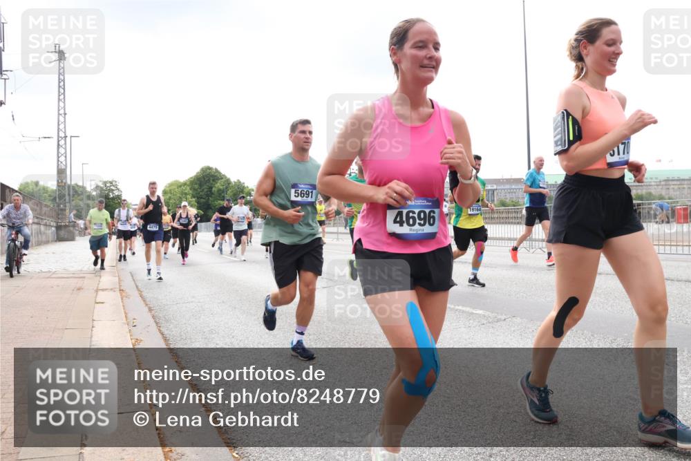 29.06.2025 - hella hamburg halbmarathon Lena Gebhardt http://msf.ph/oto/8248779 29.06.2025 10:34:04 Lombardsbrücke 1189, 1275, 1417, 1672, 1705, 1787, 1896, 2265, 2342, 2464, 2482, 2496, 2526, 2801, 2933, 3145, 3170, 3264, 3340, 3345, 3560, 3829, 3848, 4361, 4433, 4449, 4479, 4696, 4807, 4824, 4826, 4942, 5075, 5096, 5141, 5557, 5561, 5566, 5569, 5584, 5691, 5821, 5822, 5887, 6105, 6109, 6364, 6515, 6516, 6854, 6956, 7027, 7324, 7329, 7565, 7653, 8157, 8202, 8277, 8282, 8349, 8375, 8377, 8383, 8401, 8965, 9094, 9438, 9799, 9875, 9995, 10007, 10071, 10360, 10561, 10564 meine-sportfotos.de