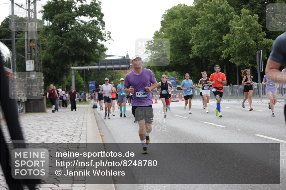 29.06.2025 - hella hamburg halbmarathon Jannik Wohlers http://msf.ph/oto/8248780 29.06.2025 10:30:46 Lombardsbrücke 1292, 1773, 1979, 2097, 2414, 2914, 4561, 4817, 5437, 5943, 6057, 6195, 6620, 6787, 7351, 7604, 8050, 8072, 8073, 8757, 9576, 10111, 10989, 11988, 12384, 12627, 14349, 15466, 15589, 16457, 17224, 17463, 17509, 17587, 17742, 17966, 19052, 19226 meine-sportfotos.de