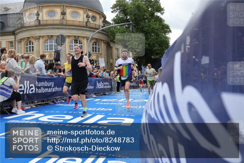 29.06.2025 - hella hamburg halbmarathon Strokosch-Dieckow http://msf.ph/oto/8248783 29.06.2025 10:39:41 Ziel 1358, 1975, 4398, 4888, 11284, 11806, 13190, 14077, 14204, 15094, 15435, 15744, 16580, 16761, 17005, 17215, 17360, 17425, 17792, 18013, 18154, 18803 meine-sportfotos.de