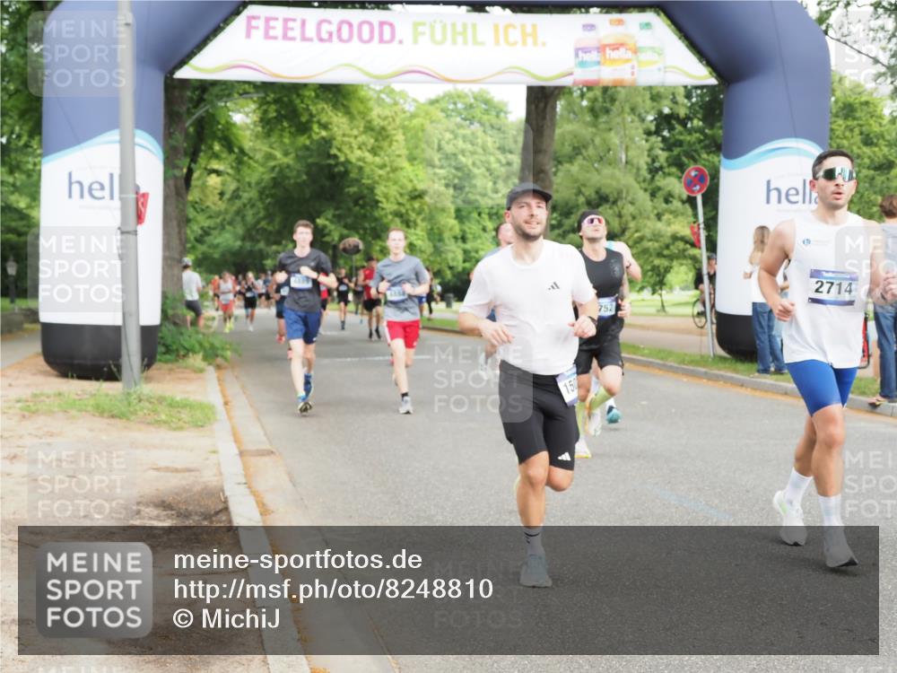 29.06.2025 - hella hamburg halbmarathon MichiJ http://msf.ph/oto/8248810 29.06.2025 10:28:42 Zwischen KM18-KM19 1358, 2573, 2714, 2972, 4888, 5752, 5803, 6649, 7495, 8370, 8574, 11284, 11714, 15015, 15421, 18013, 18614, 18979 meine-sportfotos.de