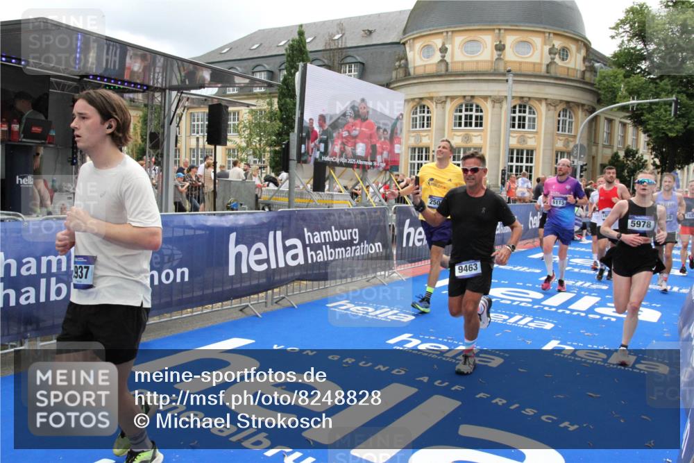 29.06.2025 - hella hamburg halbmarathon Michael Strokosch http://msf.ph/oto/8248828 29.06.2025 10:49:44 Ziel 2504, 2706, 2937, 3060, 3543, 5894, 5978, 6115, 7332, 9463, 9551, 9619, 9723, 11977, 13159, 14794, 16843, 16877, 17282, 18058, 18451, 18926 meine-sportfotos.de